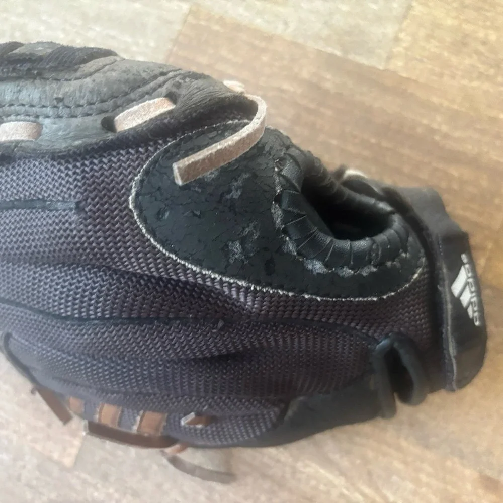 Adidas 9.5